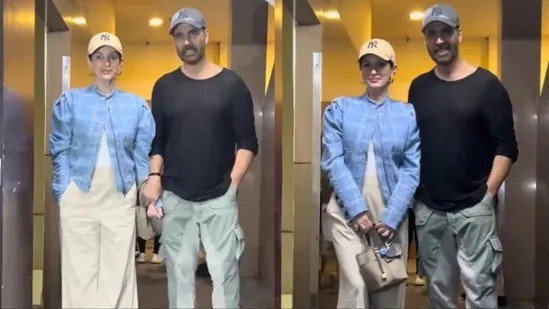 Akshay Kumar and Twinkle Khanna Hold Hands After Movie Date in Mumbai